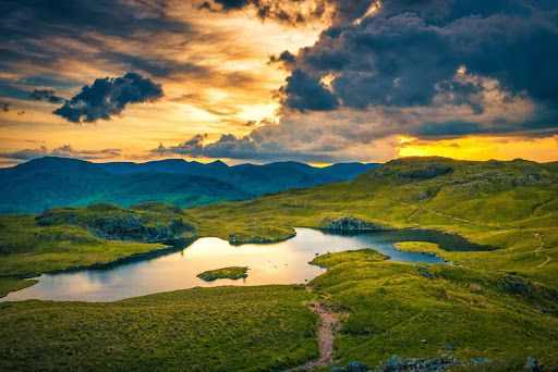 visit the Lake District with women's lightweight waterproof jacket
